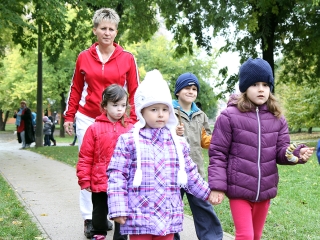 A Napsugár ovisok szüreti felvonulása - fotó: Sándor Judit