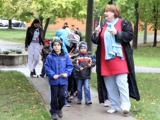 A Napsugár ovisok szüreti felvonulása - fotó: Sándor Judit