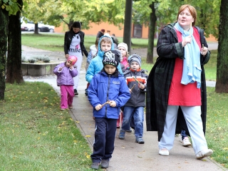 A Napsugár ovisok szüreti felvonulása - fotó: Sándor Judit