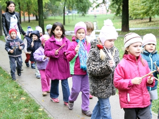 A Napsugár ovisok szüreti felvonulása - fotó: Sándor Judit