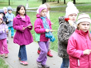 A Napsugár ovisok szüreti felvonulása - fotó: Sándor Judit