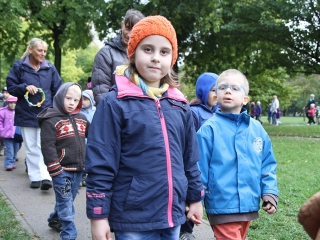A Napsugár ovisok szüreti felvonulása - fotó: Sándor Judit