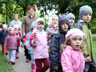 A Napsugár ovisok szüreti felvonulása - fotó: Sándor Judit