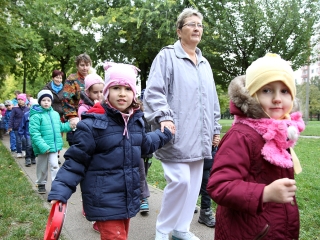 A Napsugár ovisok szüreti felvonulása - fotó: Sándor Judit