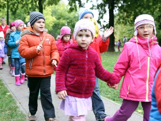 A Napsugár ovisok szüreti felvonulása - fotó: Sándor Judit