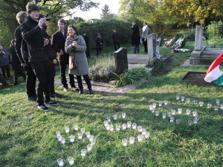 Az 1956-os forradalom hőseire emlékezve - fotó: Sándor Judit