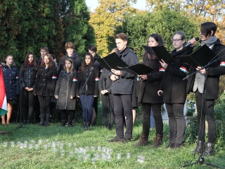 Az 1956-os forradalom hőseire emlékezve - fotó: Sándor Judit