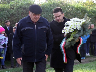 Az 1956-os forradalom hőseire emlékezve - fotó: Sándor Judit