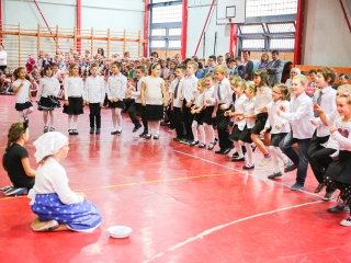 Elsősavató a Dózsa iskolában - fotó: Ónodi Zoltán