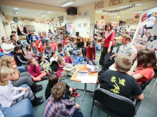 Adamik Zsolt- találkozó a gyerekkönyvtárban - fotó: Ónodi Zoltán