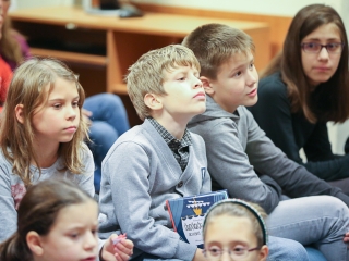 Adamik Zsolt- találkozó a gyerekkönyvtárban - fotó: Ónodi Zoltán