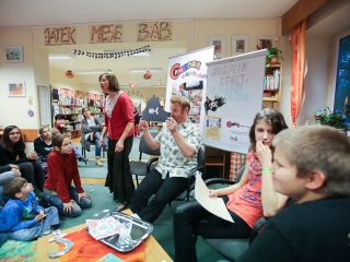 Adamik Zsolt- találkozó a gyerekkönyvtárban - fotó: Ónodi Zoltán