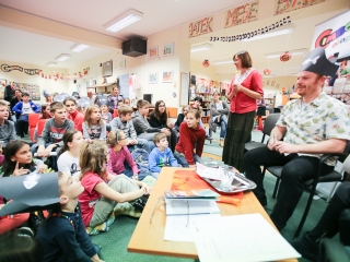 Adamik Zsolt- találkozó a gyerekkönyvtárban - fotó: Ónodi Zoltán