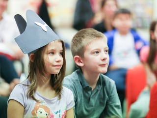 Adamik Zsolt- találkozó a gyerekkönyvtárban - fotó: Ónodi Zoltán