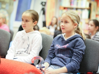 Adamik Zsolt- találkozó a gyerekkönyvtárban - fotó: Ónodi Zoltán