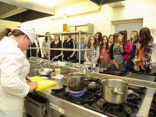 Kereskedelmi iskola - Diákcsalogató a Fészekben - fotó: Ónodi Zoltán