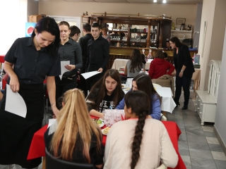 Kereskedelmi iskola - Diákcsalogató a Fészekben - fotó: Ónodi Zoltán