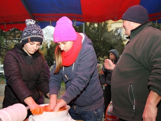 Kolbászfesztivál a Városháza téren - fotó: Sándor Judit