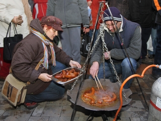 Kolbászfesztivál a Városháza téren - fotó: Sándor Judit