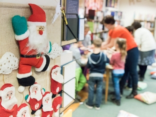 Kézműves foglalkozás a könyvtárban - fotó: Ónodi Zoltán