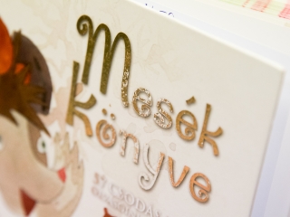 Kézműves foglalkozás a könyvtárban - fotó: Ónodi Zoltán