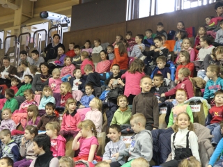 Bogármese a gyerekeknek a sportcsarnokban - fotó: Ónodi Zoltán