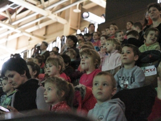 Bogármese a gyerekeknek a sportcsarnokban - fotó: Ónodi Zoltán