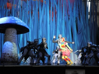 Bogármese a gyerekeknek a sportcsarnokban - fotó: Ónodi Zoltán