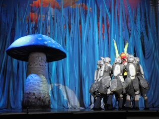 Bogármese a gyerekeknek a sportcsarnokban - fotó: Ónodi Zoltán