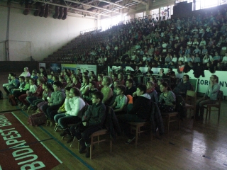 Bogármese a gyerekeknek a sportcsarnokban - fotó: Ónodi Zoltán