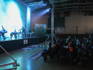 Bogármese a gyerekeknek a sportcsarnokban - fotó: Ónodi Zoltán