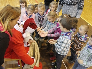 Jótékony Angyalok a sportcsarnokban - fotó: Sándor Judit