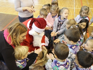 Jótékony Angyalok a sportcsarnokban - fotó: Sándor Judit
