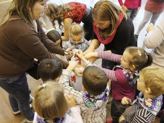 Jótékony Angyalok a sportcsarnokban - fotó: Sándor Judit