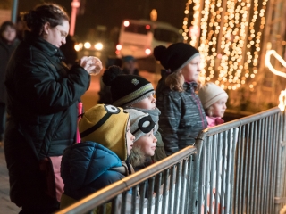 Adventi forgatag a főtéren - fotó: Ónodi Zoltán