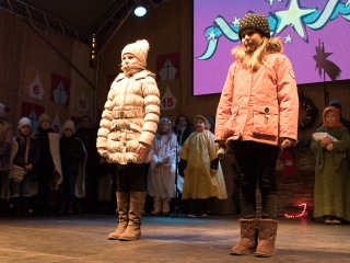 Adventi forgatag a főtéren - fotó: Ónodi Zoltán