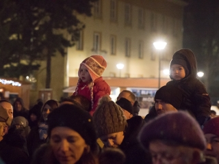 Adventi forgatag a főtéren - fotó: Ónodi Zoltán