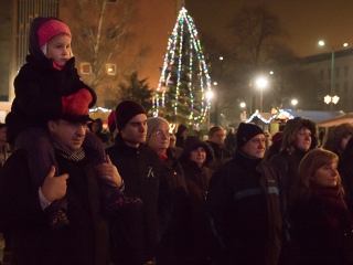 Adventi forgatag a főtéren - fotó: Ónodi Zoltán
