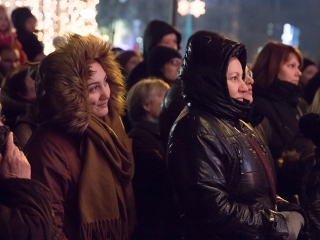 Adventi forgatag a főtéren - fotó: Ónodi Zoltán