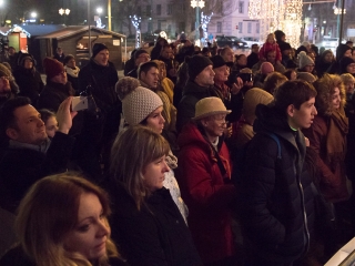 Adventi forgatag a főtéren - fotó: Ónodi Zoltán