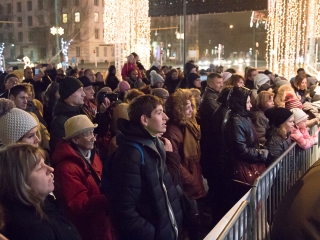 Adventi forgatag a főtéren - fotó: Ónodi Zoltán