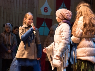 Adventi forgatag a főtéren - fotó: Ónodi Zoltán