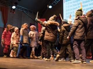 Adventi forgatag a főtéren - fotó: Ónodi Zoltán