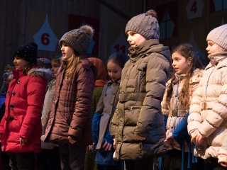 Adventi forgatag a főtéren - fotó: Ónodi Zoltán