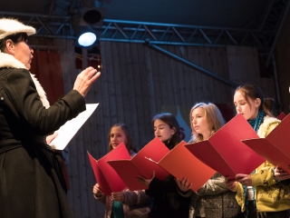 Adventi forgatag a főtéren - fotó: Ónodi Zoltán