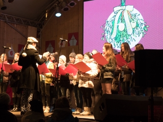 Adventi forgatag a főtéren - fotó: Ónodi Zoltán