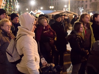 Adventi forgatag a főtéren - fotó: Ónodi Zoltán