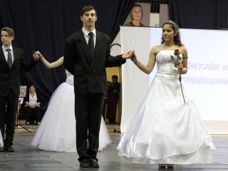 A Kereskedelmi iskola szalagtűzési ceremóniája - fotó: Sándor Judit