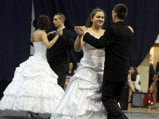 A Kereskedelmi iskola szalagtűzési ceremóniája - fotó: Sándor Judit
