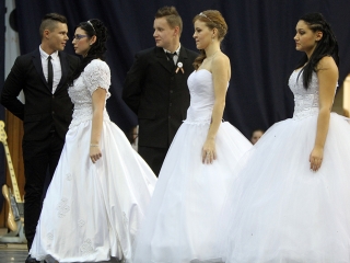 A Kereskedelmi iskola szalagtűzési ceremóniája - fotó: Sándor Judit